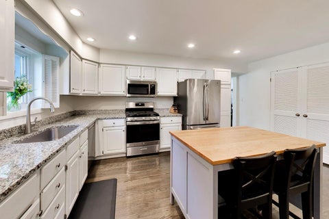 Tiny photo for 836 N Fernandez Avenue, Arlington Heights, IL 60004 (MLS # 12791689)