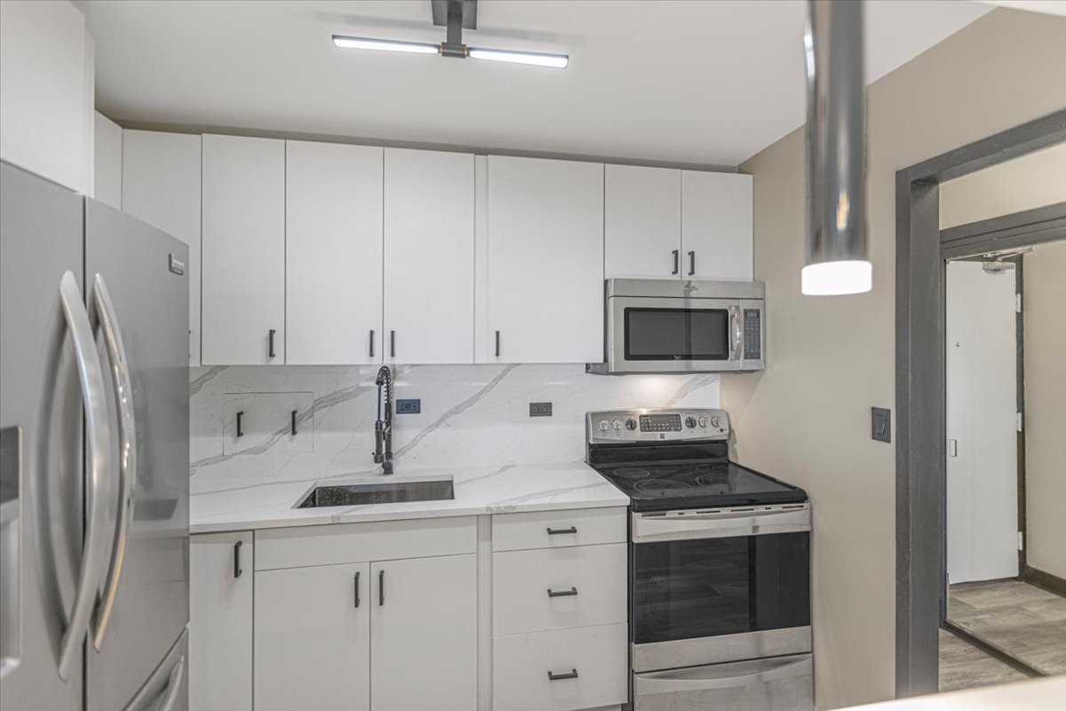 7337 S South Shore Drive 902