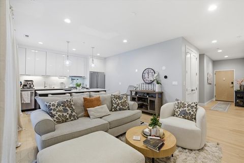 Tiny photo for 715 South Boulevard #301, Oak Park, IL 60302 (MLS # 12569339)