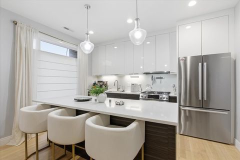 Tiny photo for 715 South Boulevard #301, Oak Park, IL 60302 (MLS # 12569339)