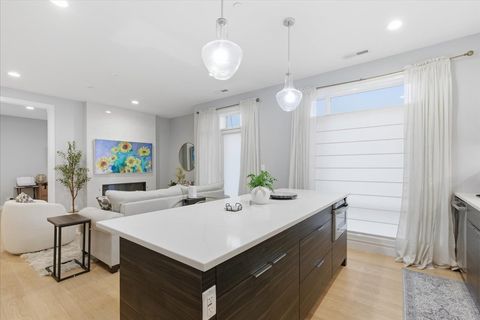 Tiny photo for 715 South Boulevard #301, Oak Park, IL 60302 (MLS # 12569339)