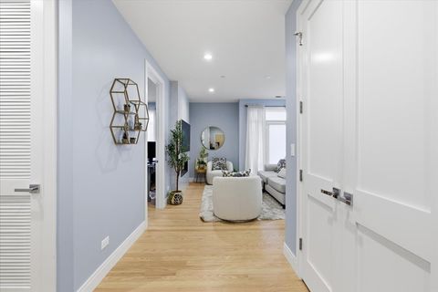 Tiny photo for 715 South Boulevard #301, Oak Park, IL 60302 (MLS # 12569339)