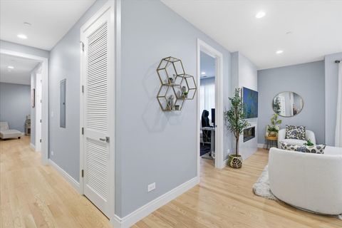 Tiny photo for 715 South Boulevard #301, Oak Park, IL 60302 (MLS # 12569339)