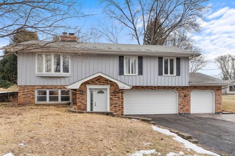 Photo of 6116 Running Iron Drive, Crystal Lake, IL 60012 (MLS # 12578059)