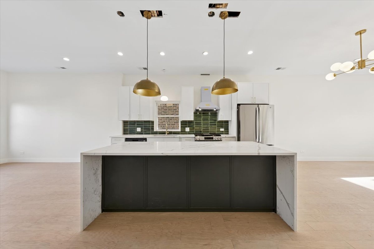 3538 W Le Moyne Street