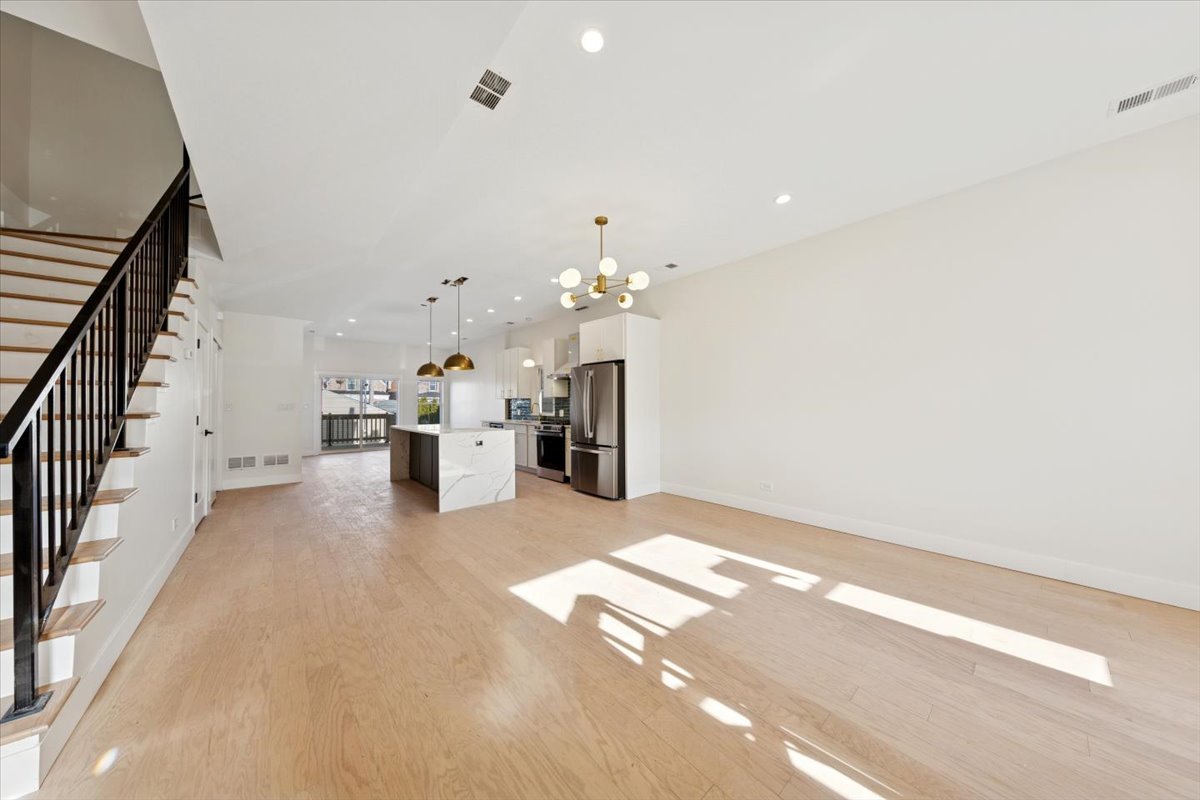 3538 W Le Moyne Street