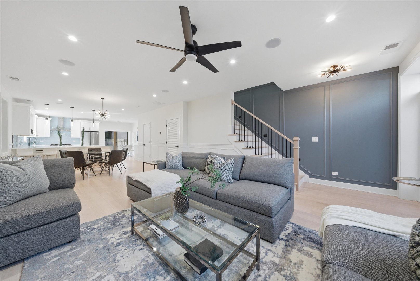 2625 W Armitage Avenue