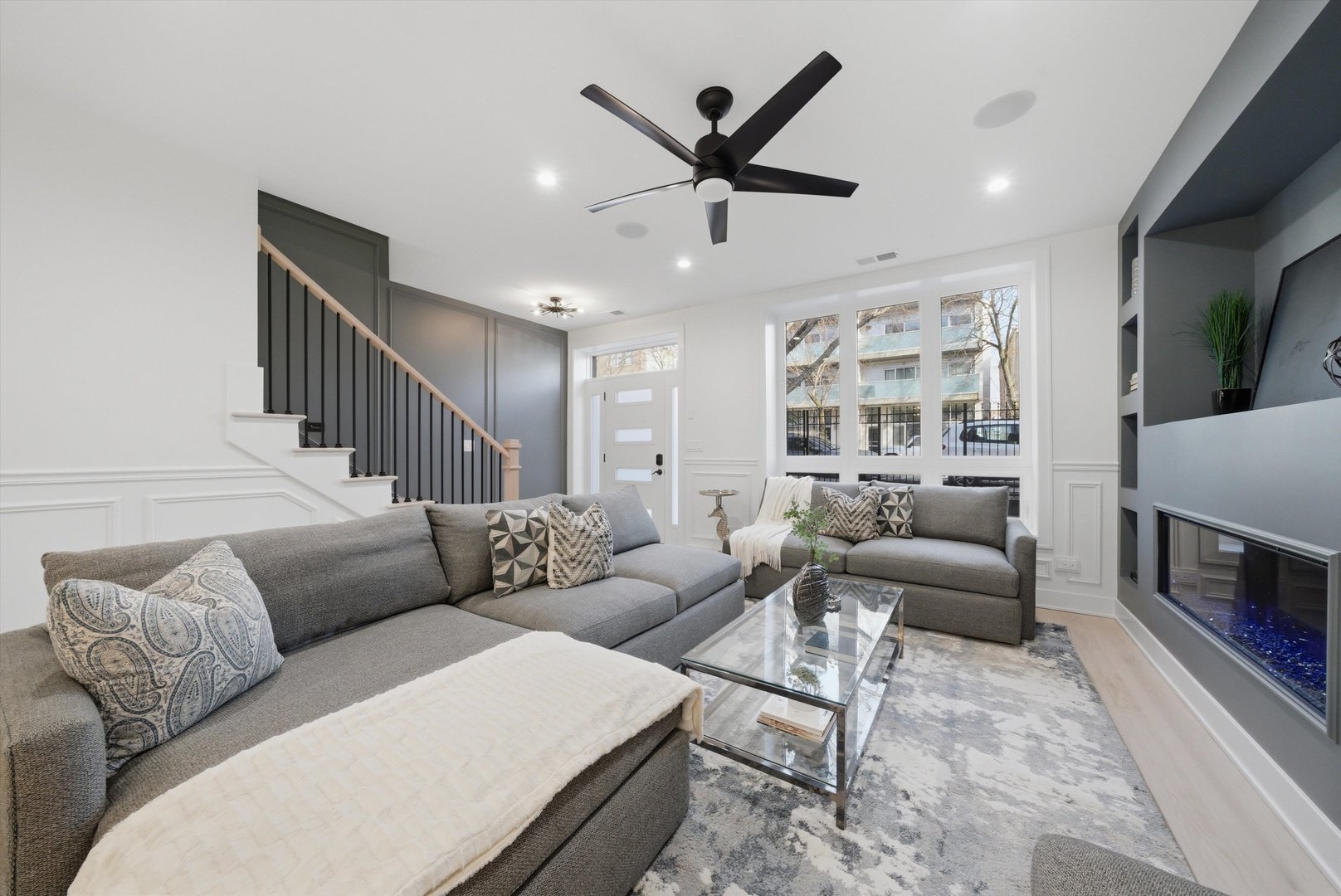 2625 W Armitage Avenue