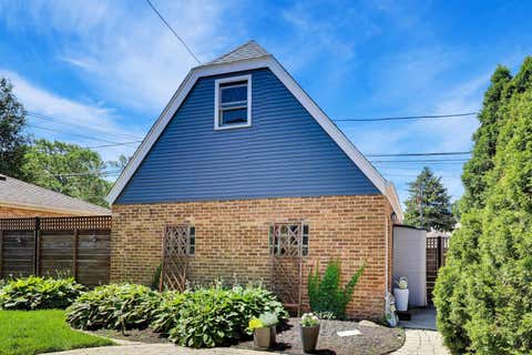 Tiny photo for 6308 N INDIAN Road, Chicago, IL 60646 (MLS # 12710045)