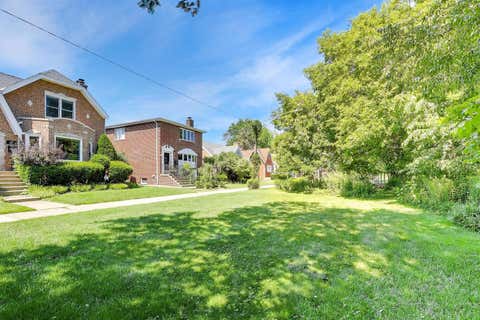 Tiny photo for 6308 N INDIAN Road, Chicago, IL 60646 (MLS # 12710045)