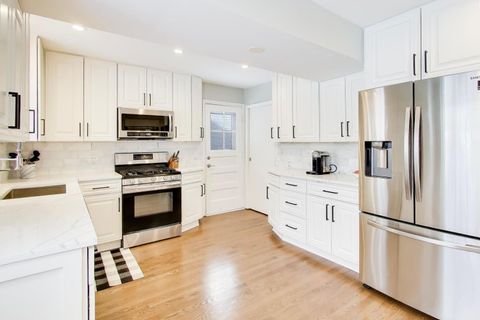 Tiny photo for 347 S Newbury Place, Arlington Heights, IL 60005 (MLS # 12555290)