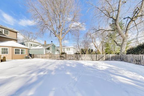 Tiny photo for 347 S Newbury Place, Arlington Heights, IL 60005 (MLS # 12555290)
