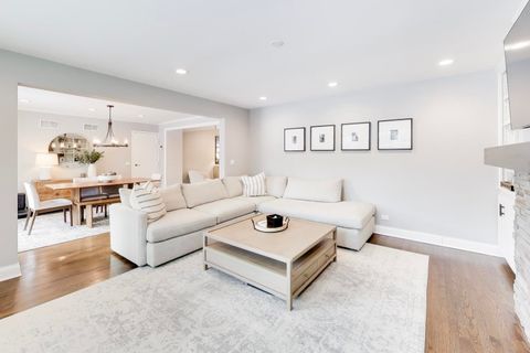 Tiny photo for 347 S Newbury Place, Arlington Heights, IL 60005 (MLS # 12555290)