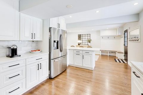 Tiny photo for 347 S Newbury Place, Arlington Heights, IL 60005 (MLS # 12555290)