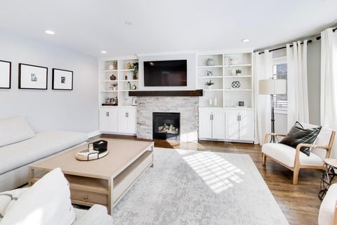 Tiny photo for 347 S Newbury Place, Arlington Heights, IL 60005 (MLS # 12555290)