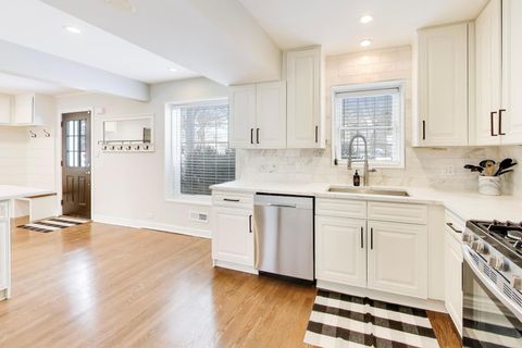 Tiny photo for 347 S Newbury Place, Arlington Heights, IL 60005 (MLS # 12555290)