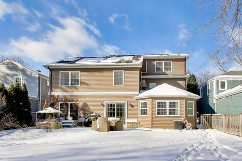 Tiny photo for 347 S Newbury Place, Arlington Heights, IL 60005 (MLS # 12555290)