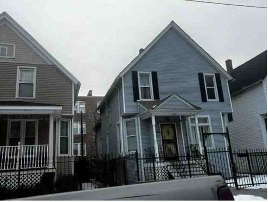 5816 W Fulton Street