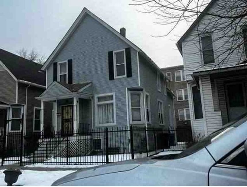 5816 W Fulton Street