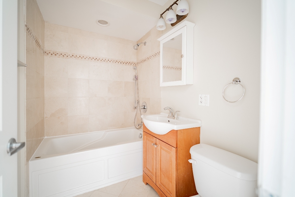 515 SHERIDAN Road 305