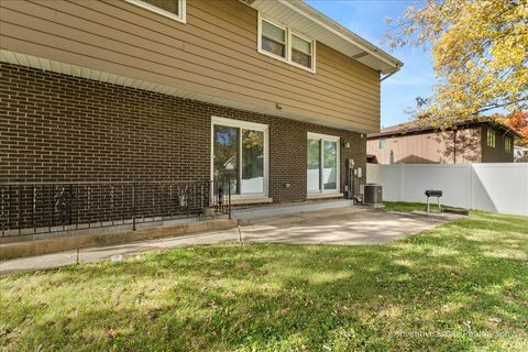 Tiny photo for 835 Maple Road, Flossmoor, IL 60422 (MLS # 12573221)