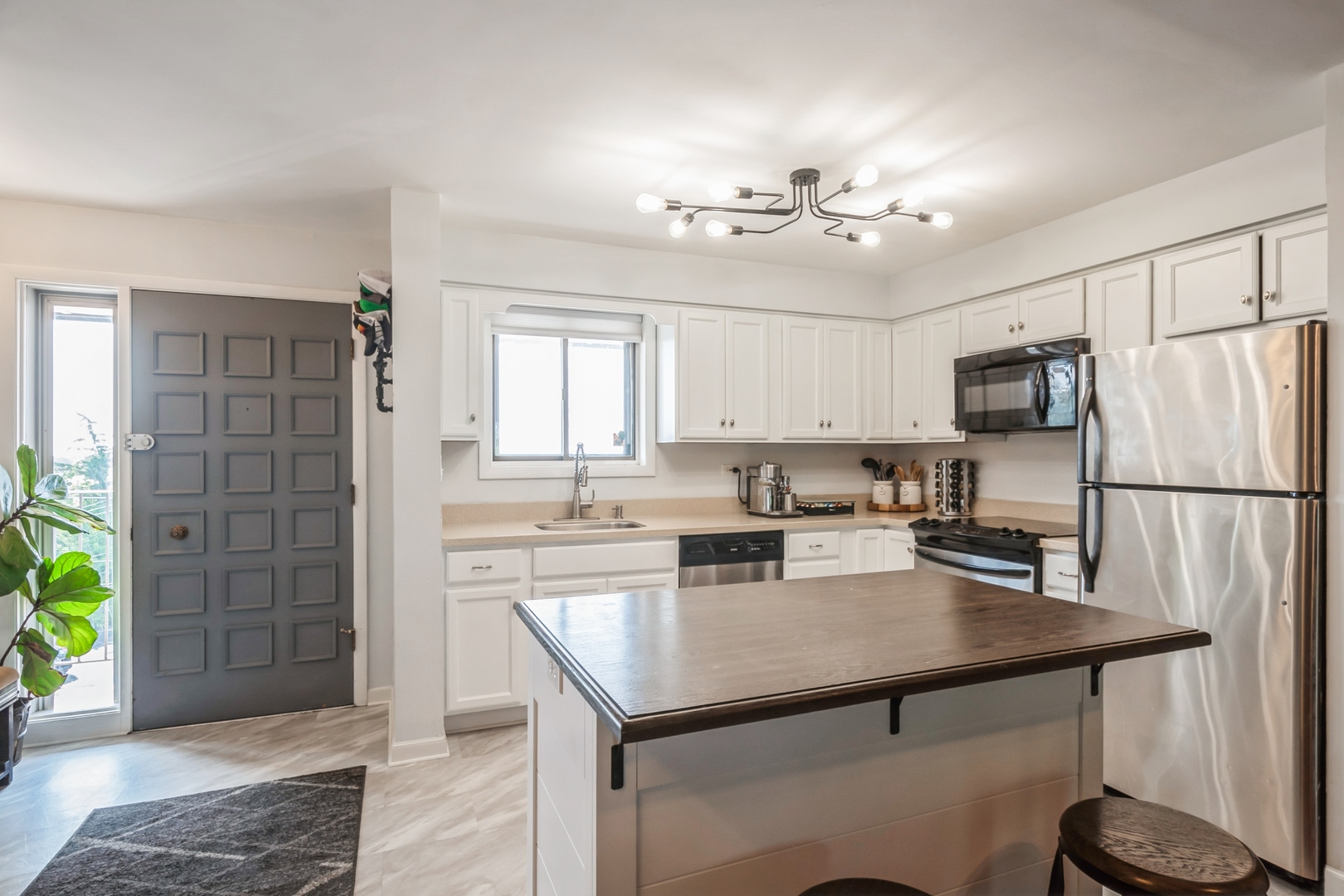 6221 N Niagara Avenue 507