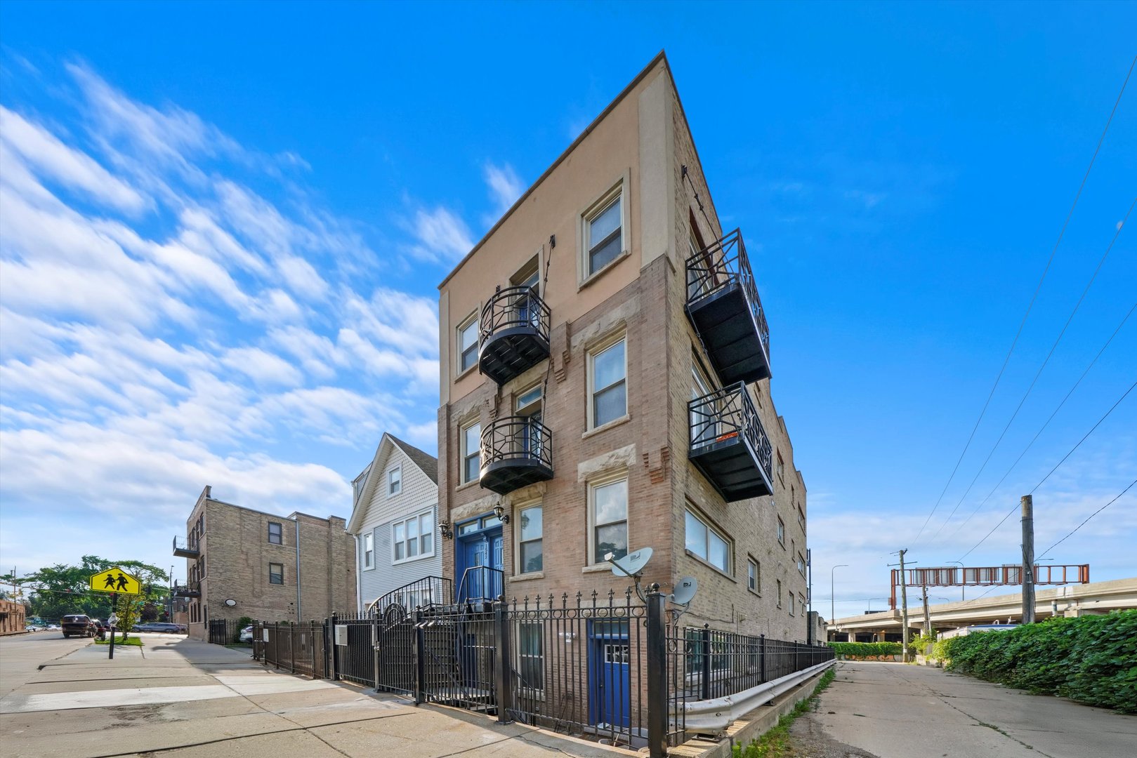 1542 W Wabansia Avenue