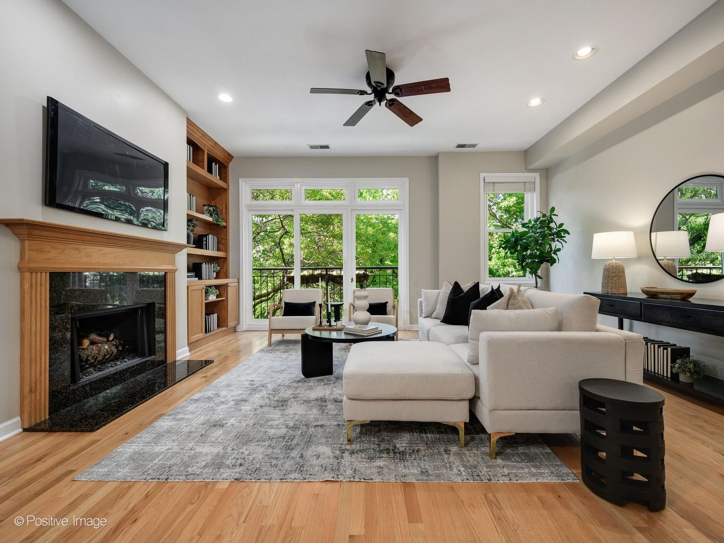 645 W BRIAR Place 3