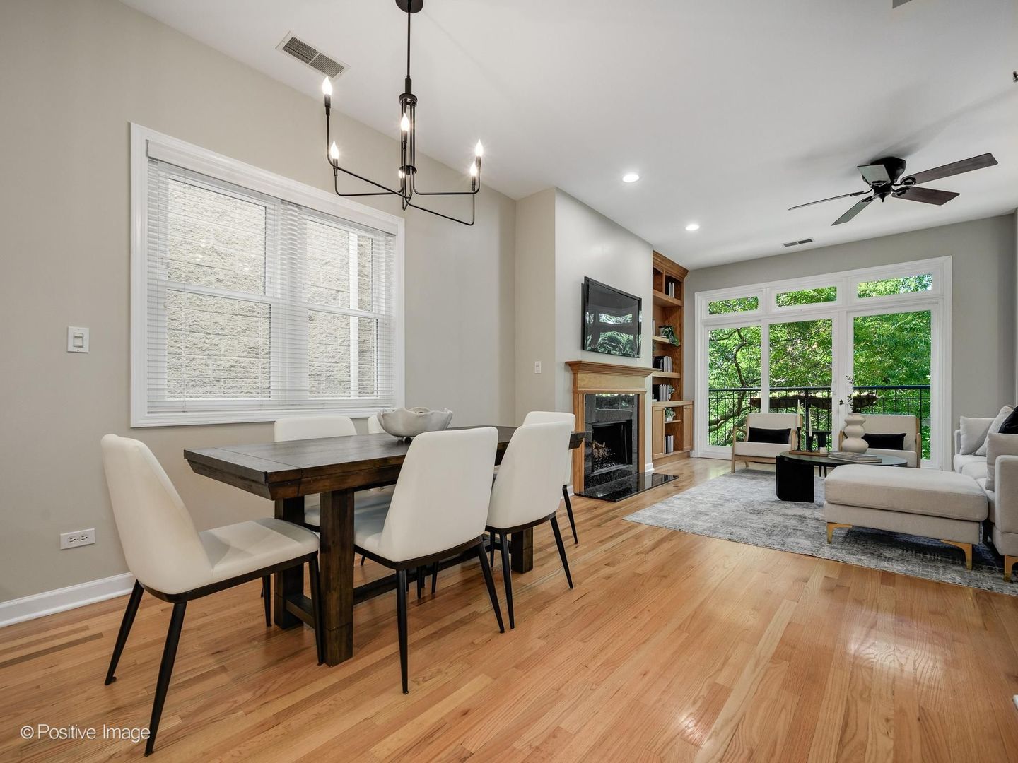 645 W BRIAR Place 3