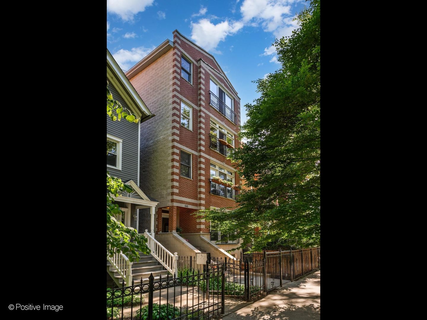 645 W BRIAR Place 3
