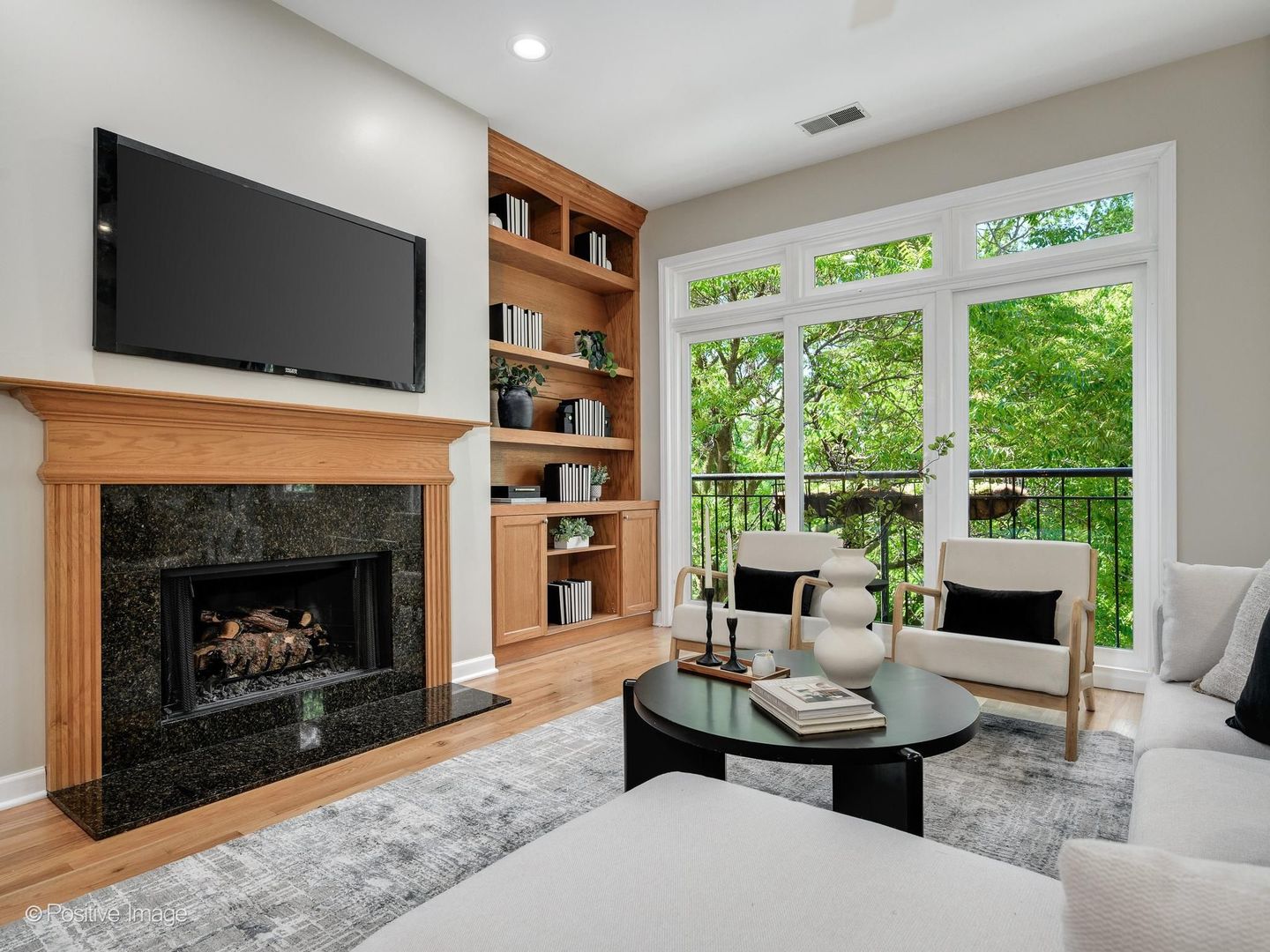 645 W BRIAR Place 3