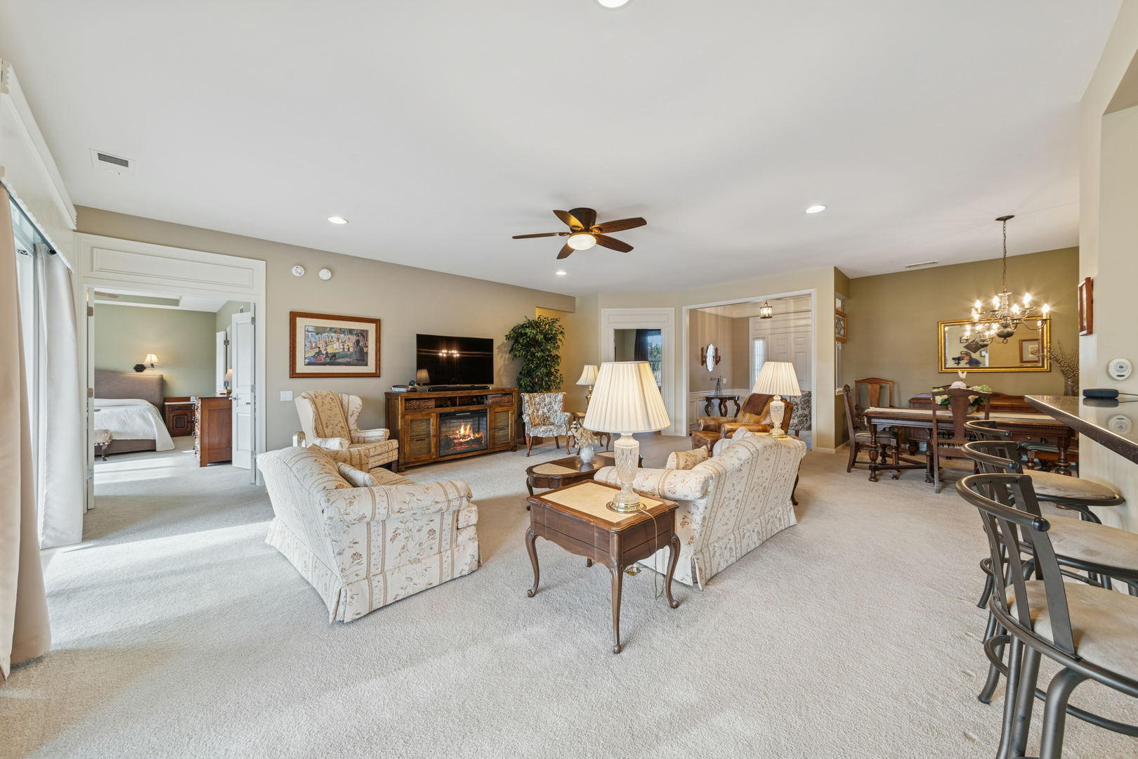 2545 Edgewater Drive