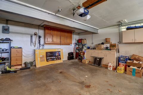 Tiny photo for 804 N 11th Street, Clinton, IA 52732 (MLS # 12685668)