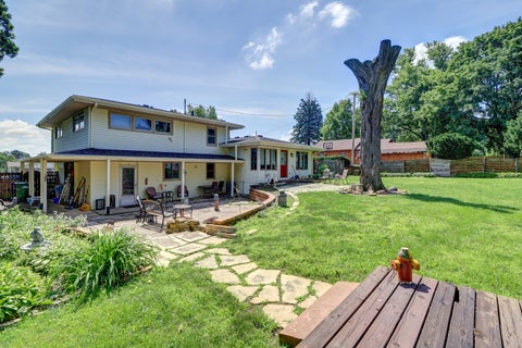 Tiny photo for 804 N 11th Street, Clinton, IA 52732 (MLS # 12685668)
