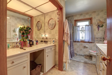 Tiny photo for 804 N 11th Street, Clinton, IA 52732 (MLS # 12685668)