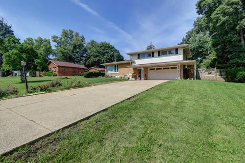Tiny photo for 804 N 11th Street, Clinton, IA 52732 (MLS # 12685668)