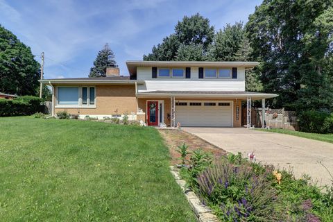 Photo of 804 N 11th Street, Clinton, IA 52732 (MLS # 12685668)