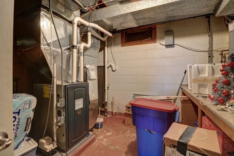 Tiny photo for 804 N 11th Street, Clinton, IA 52732 (MLS # 12685668)