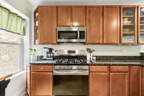 Tiny photo for 623 Washington Boulevard #3N, Oak Park, IL 60302 (MLS # 12646358)