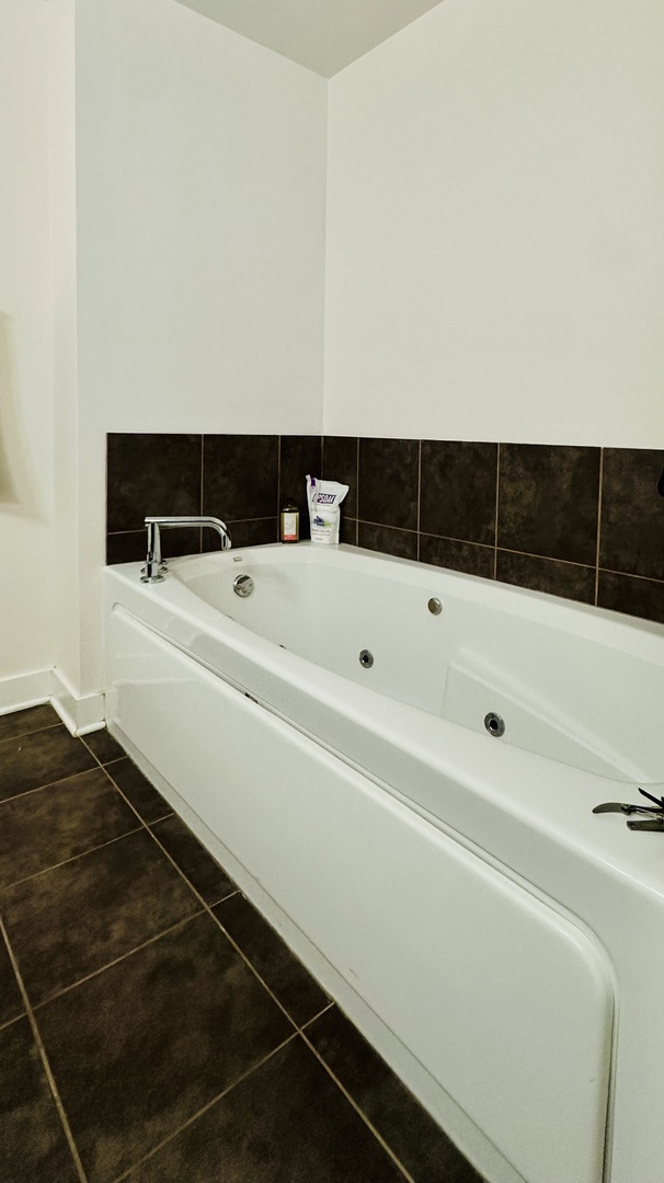 Chicago, Illinois 60611, United States, 2 Bedrooms Bedrooms, ,2 BathroomsBathrooms,Residential,Active,25171