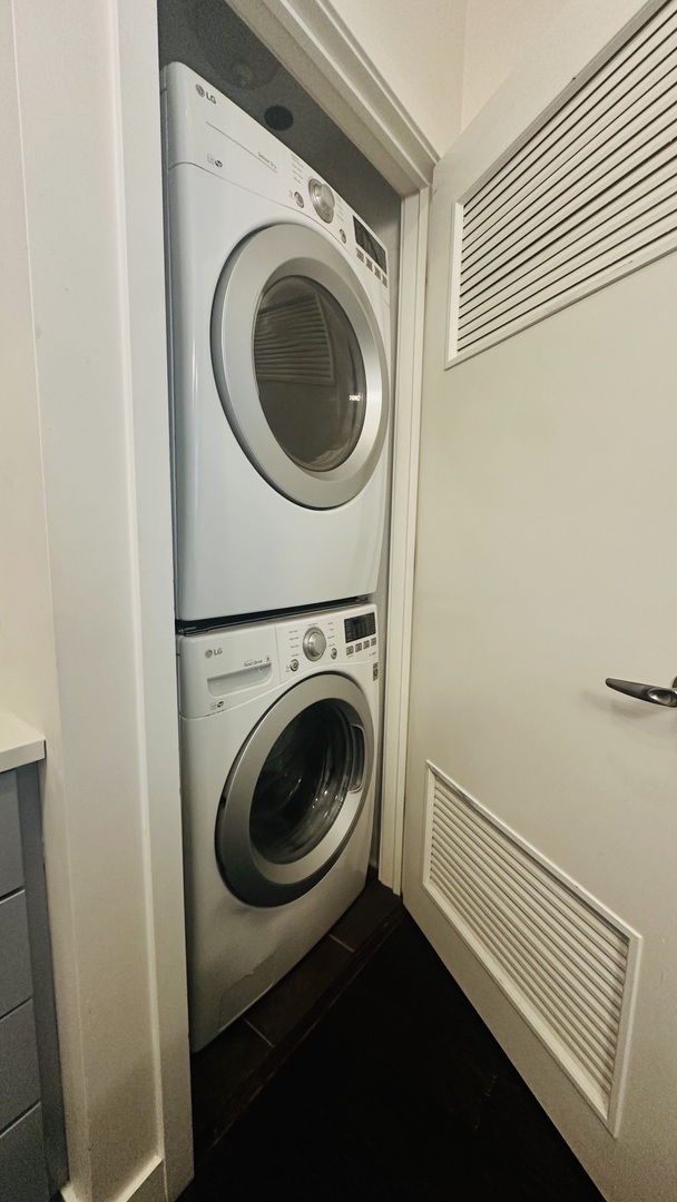 Chicago, Illinois 60611, United States, 2 Bedrooms Bedrooms, ,2 BathroomsBathrooms,Residential,Active,25171