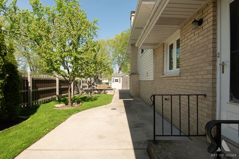 Tiny photo for 603 JOHN Court, Schaumburg, IL 60193 (MLS # 12633721)