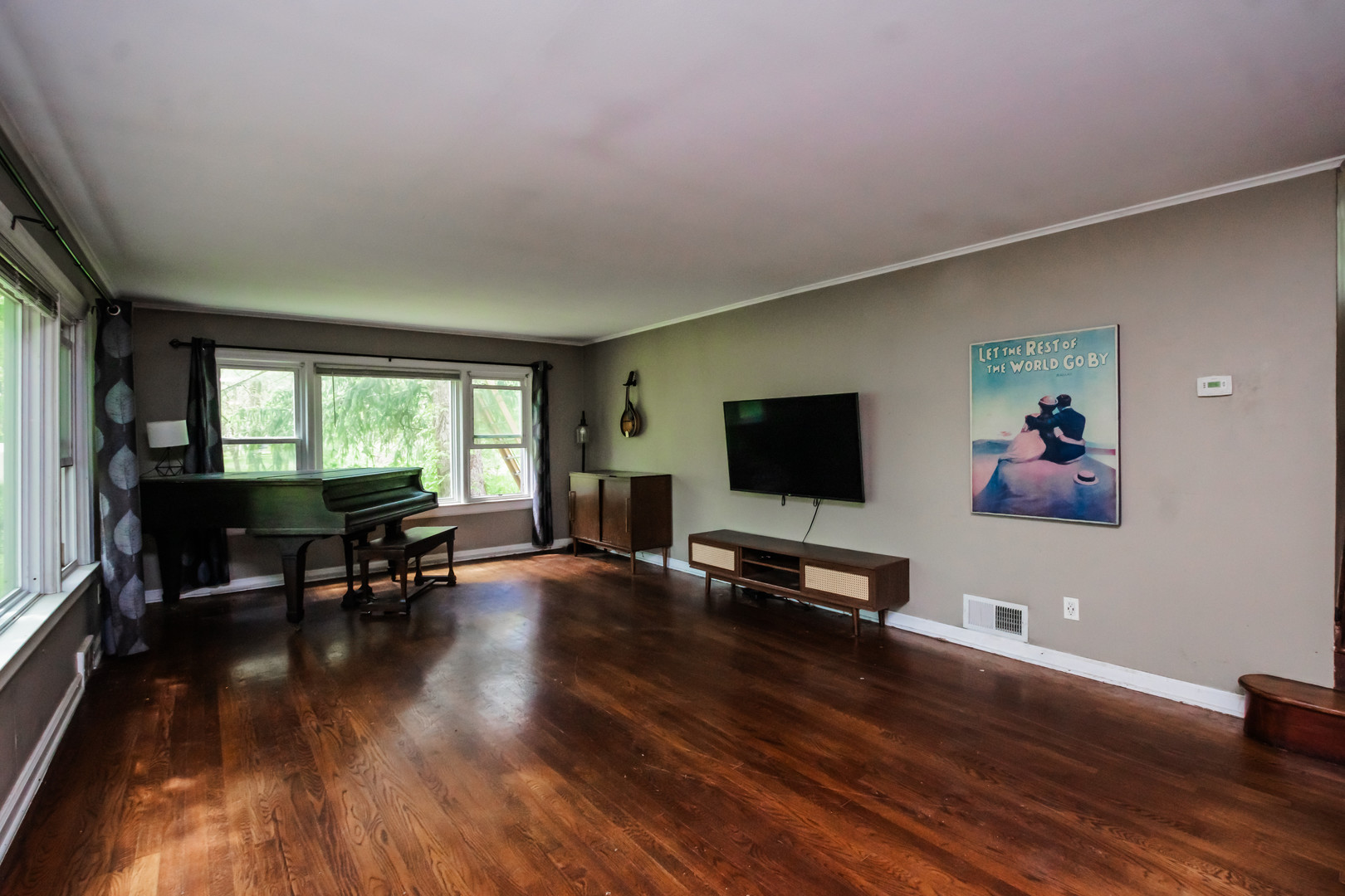 5627 W Laurel Lane