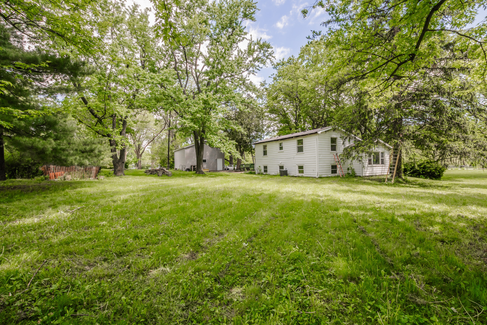 5627 W Laurel Lane