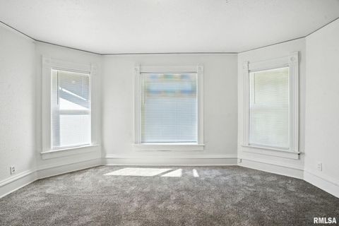 Tiny photo for 320 16TH Avenue N, Clinton, IA 52732 (MLS # QC4266905)