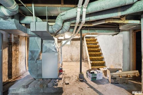 Tiny photo for 320 16TH Avenue N, Clinton, IA 52732 (MLS # QC4266905)