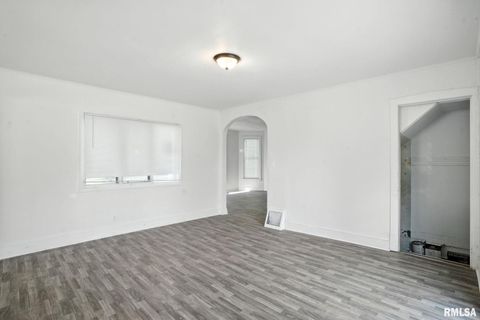 Tiny photo for 320 16TH Avenue N, Clinton, IA 52732 (MLS # QC4266905)