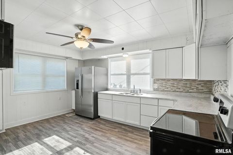 Tiny photo for 320 16TH Avenue N, Clinton, IA 52732 (MLS # QC4266905)