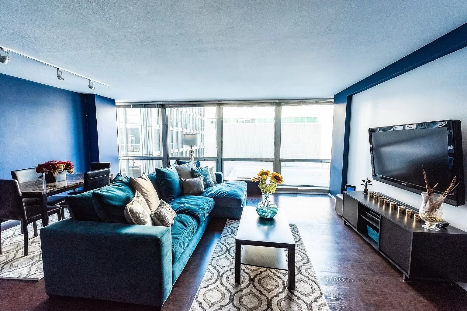 330 W Diversey Parkway 404