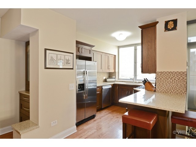 600 N Dearborn Street 611